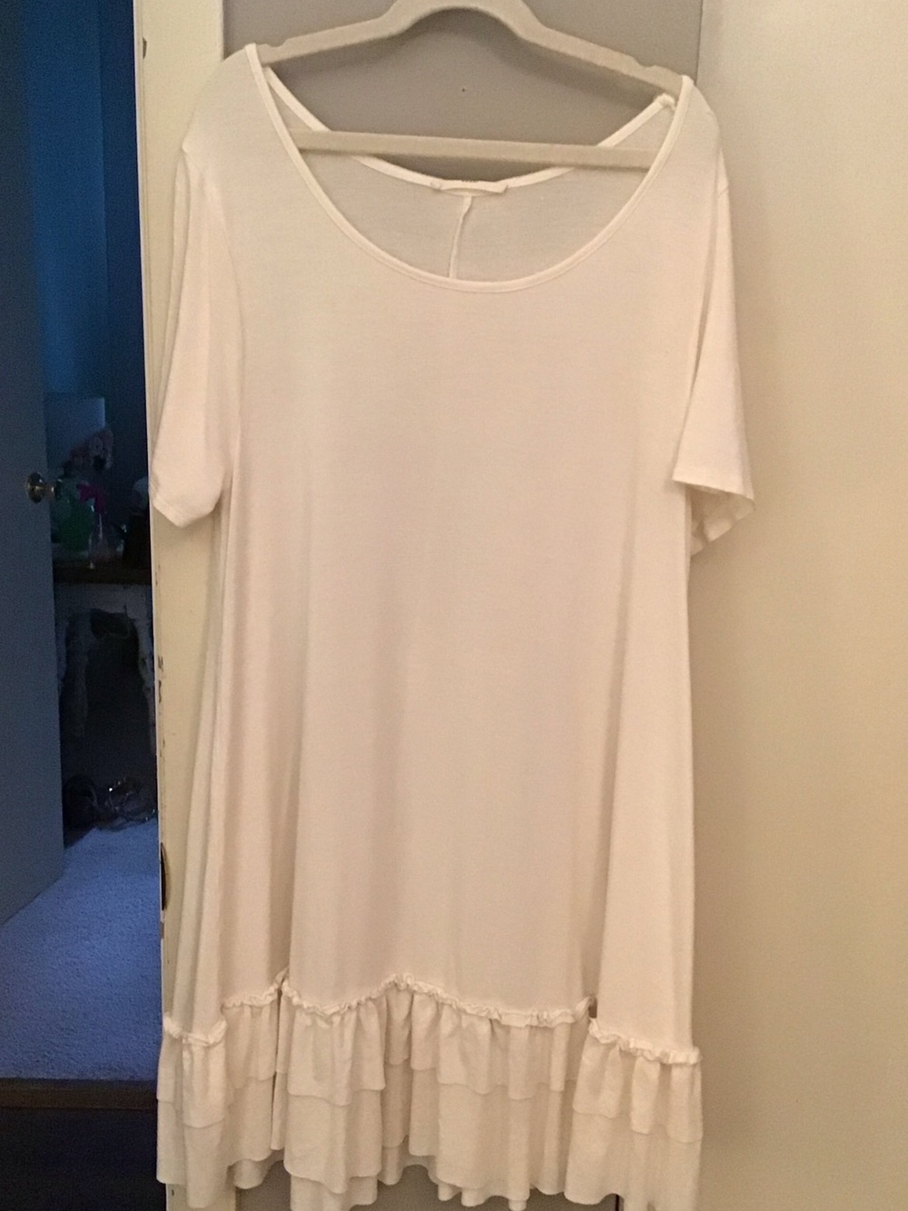 Size large easel Cream Ruffle-Hem Short Sleeve Tunic